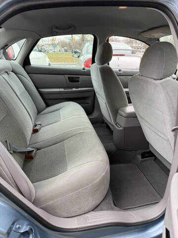 2006 Ford Taurus SE