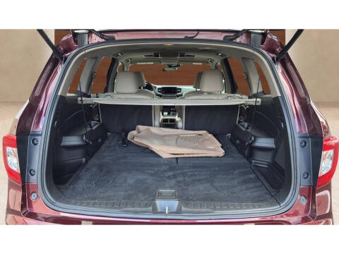 2021 Honda Pilot Touring w/Rear Captain's Chairs