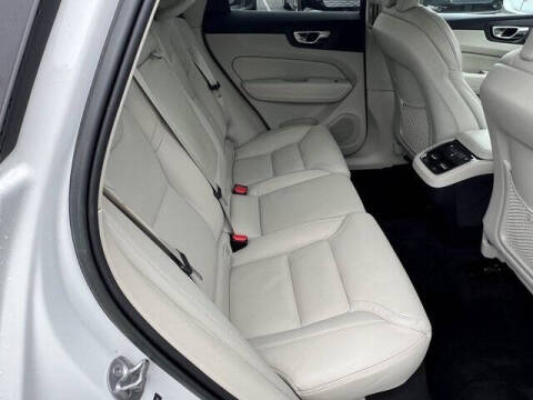 2022 Volvo XC60 B5 Inscription