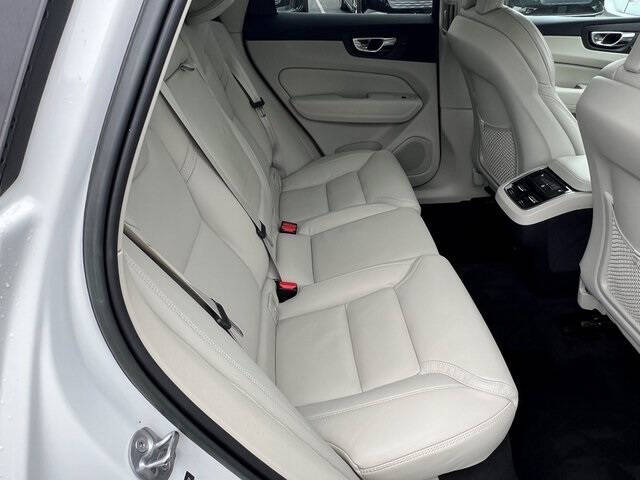 2022 Volvo XC60 B5 Inscription