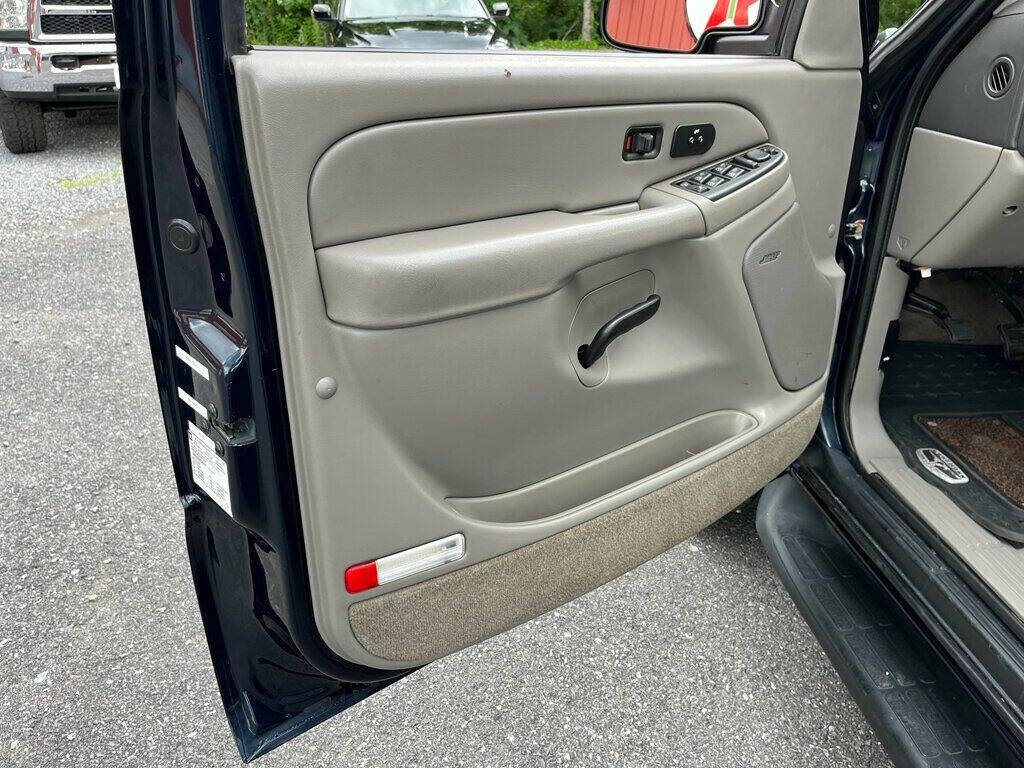 2005 Chevrolet Suburban 17