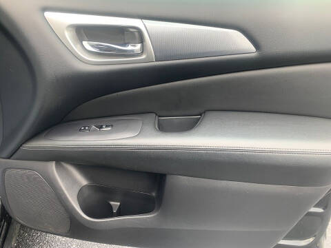 2017 Nissan Pathfinder SL