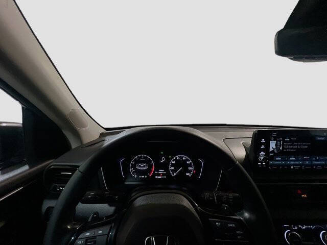 2023 Honda Pilot EX-L w/Rear Captain's Chairs