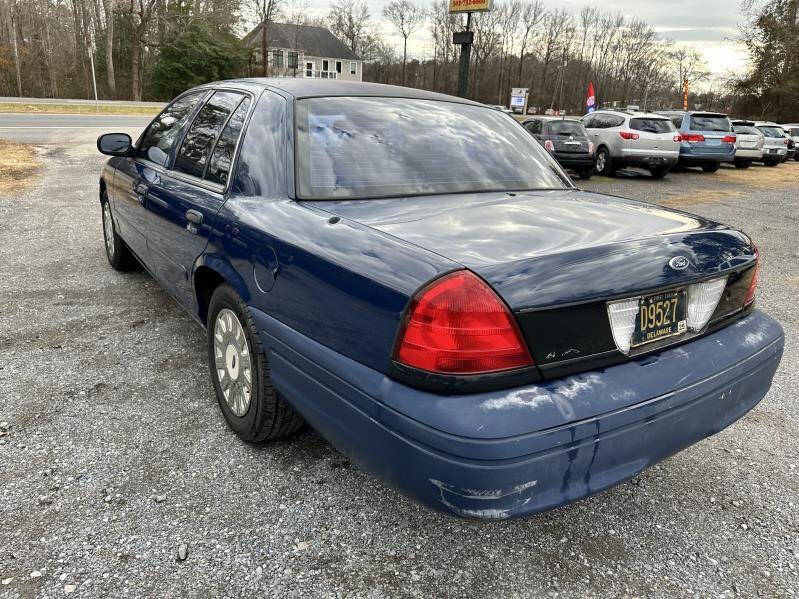 2004 Ford Crown Victoria null photo 9