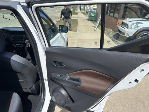 2019 Nissan Kicks SR