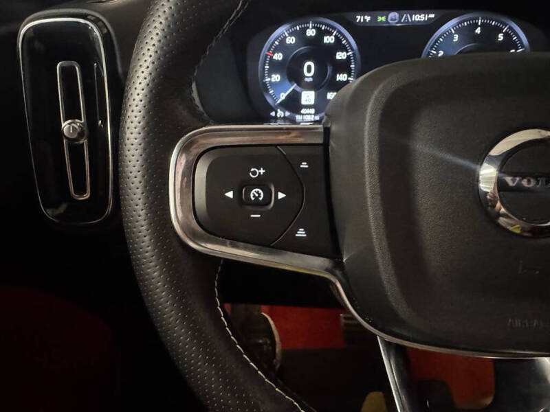 2021 Volvo XC40 T5 R-Design