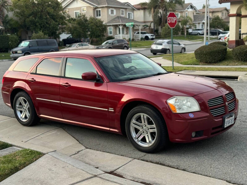 2005 Dodge Magnum R/T photo 2