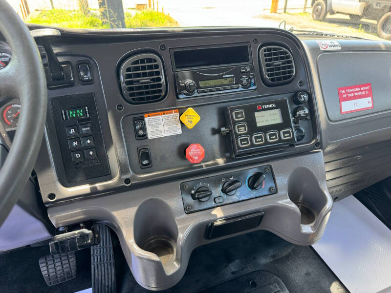 2014 Freightliner M2 106