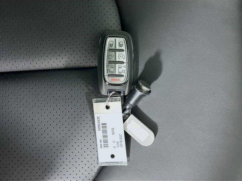 2026 Chrysler Pacifica Select