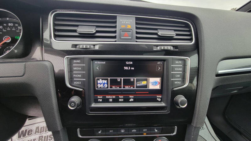 2017 Volkswagen Golf GTI Sport