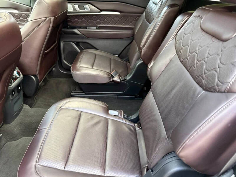 2025 Ford Explorer Platinum