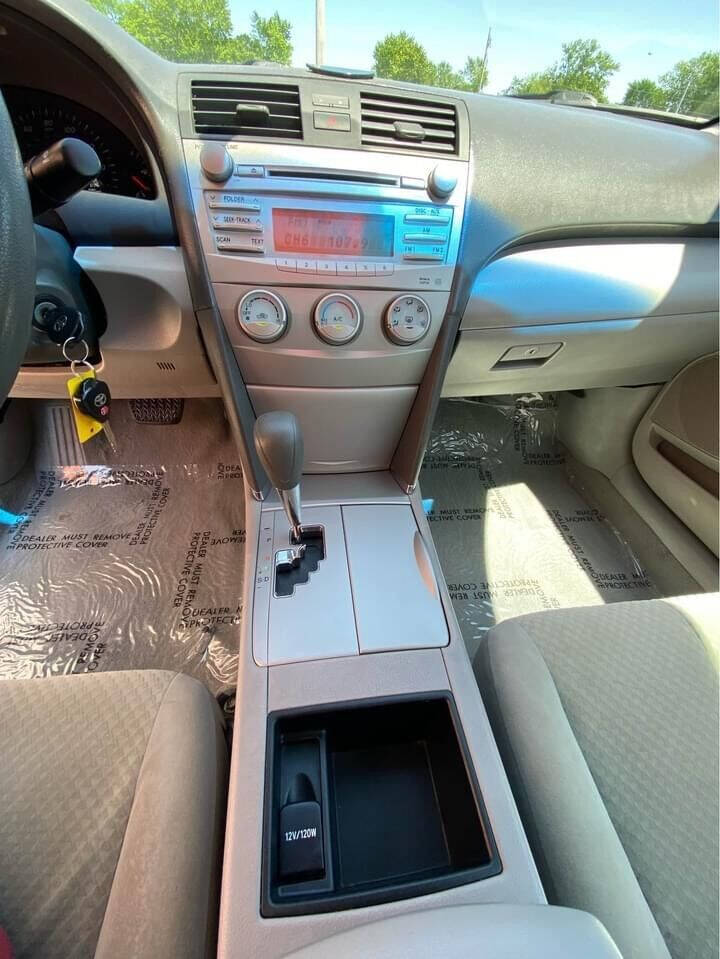 2008 Toyota Camry for sale at Illinois Auto Wholesalers in Tolono, IL