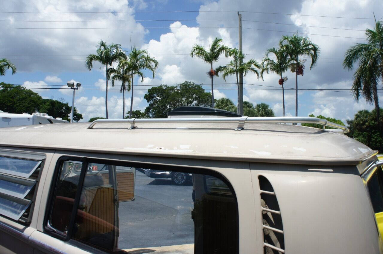 1970 Volkswagen Bus 22