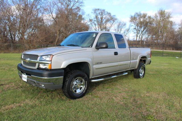 2004 Chevrolet Silverado 2500HD LS photo 2