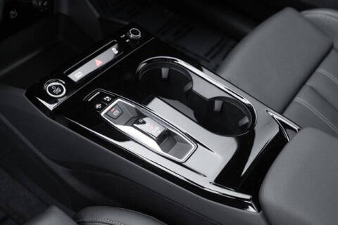 2025 Audi Q6 e-tron quattro Premium Plus