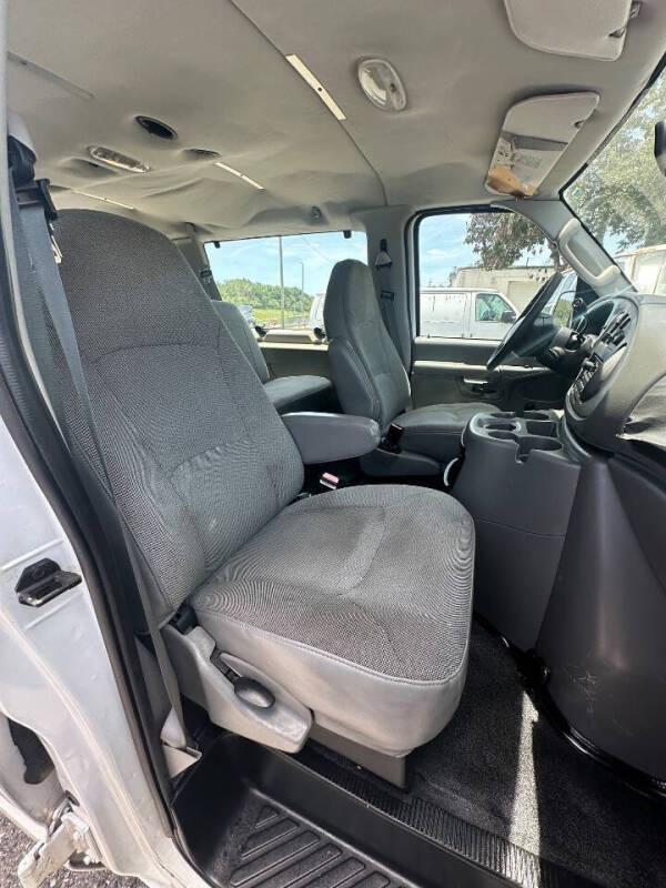 2003 Ford E-Series E-350 SD XLT