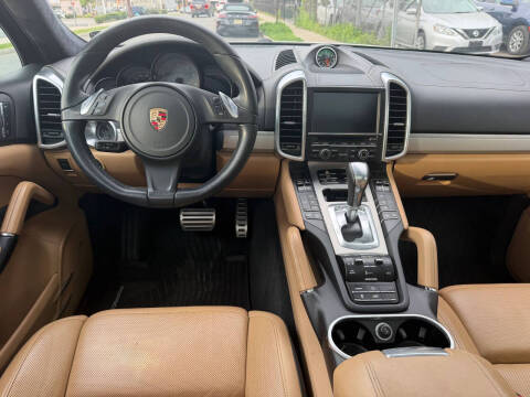 2014 Porsche Cayenne GTS