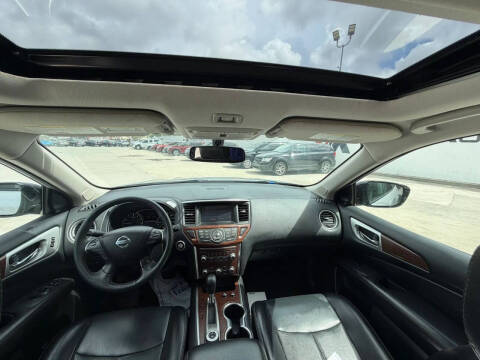 2017 Nissan Pathfinder Platinum