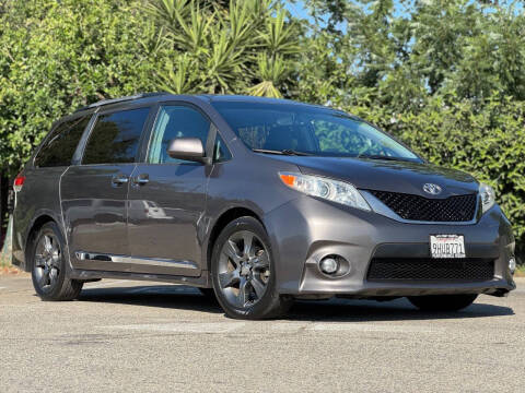 2015 Toyota Sienna SE 8-Passenger