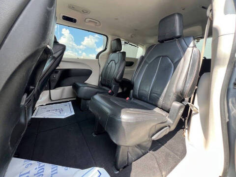 2017 Chrysler Pacifica Touring-L Plus