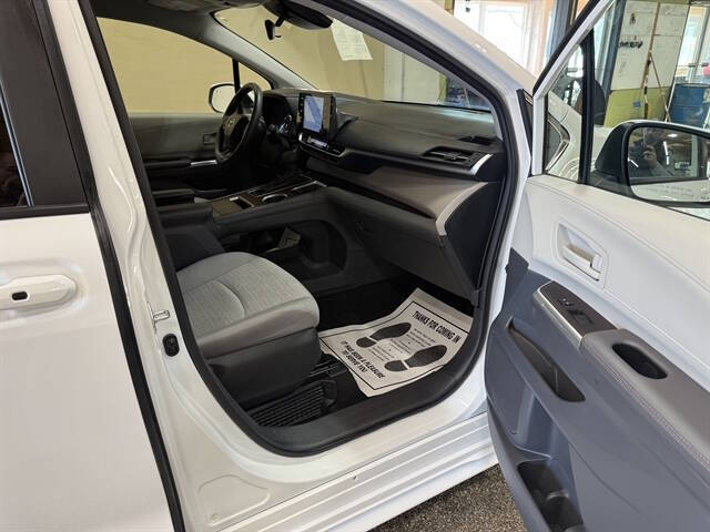 2024 Toyota Sienna LE 8-Passenger