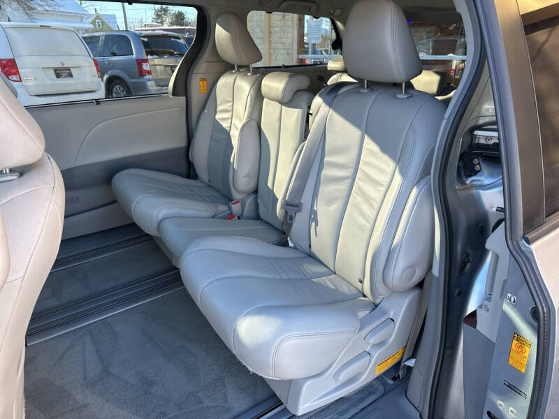 2013 Toyota Sienna XLE 8-Passenger