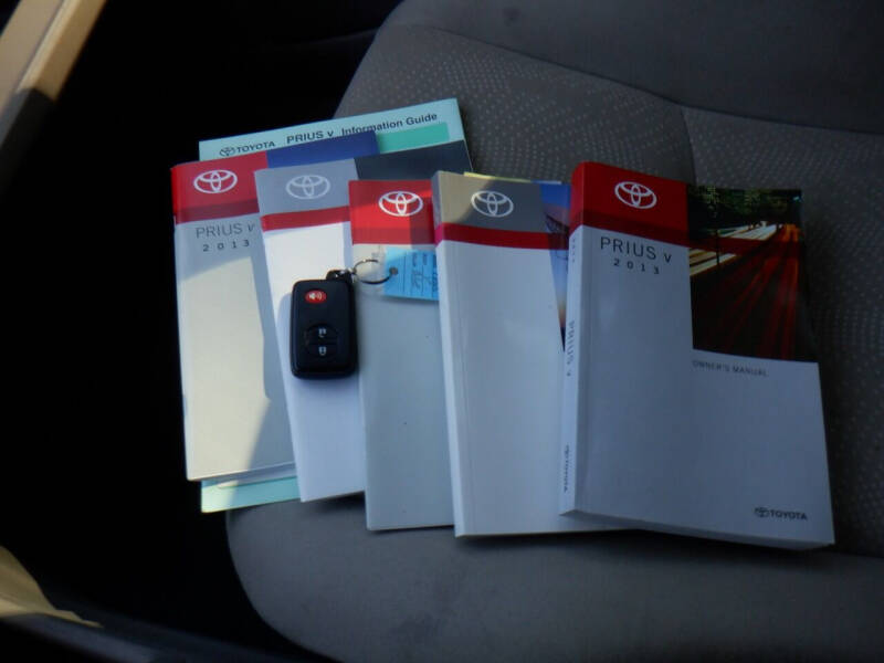 2013 Toyota Prius v Five