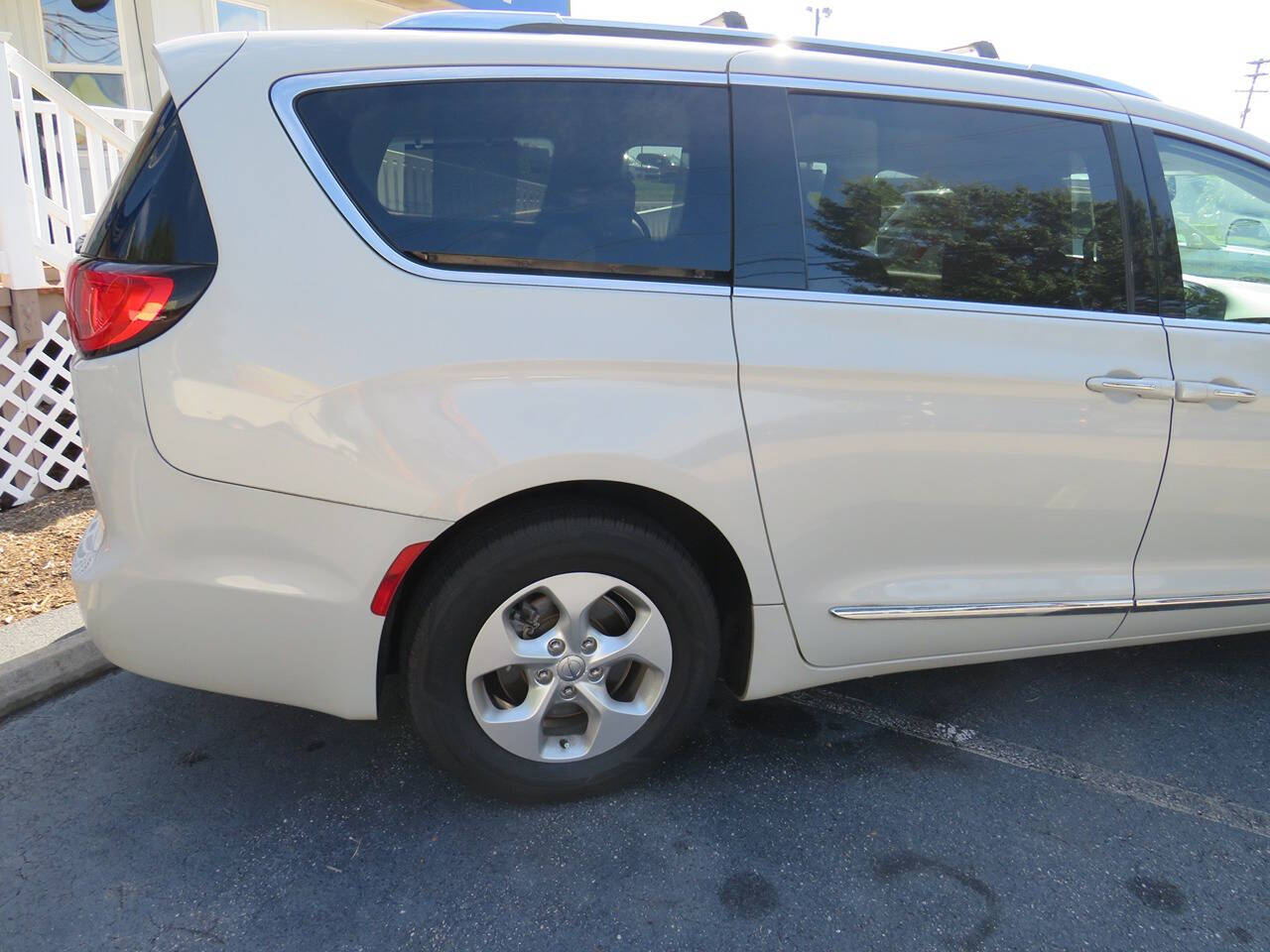 2017 Chrysler Pacifica for sale at Colbert's Auto Outlet in Hickory, NC