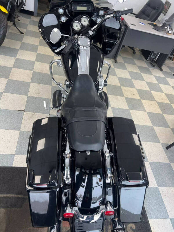 2011 Harley-Davidson FLTRX Road Glide Custom