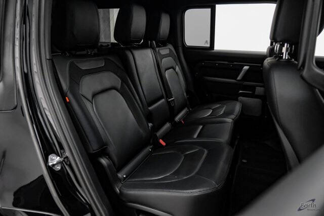 2024 Land Rover Defender 130 P400 X-Dynamic SE