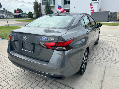 2022 Nissan Versa SR
