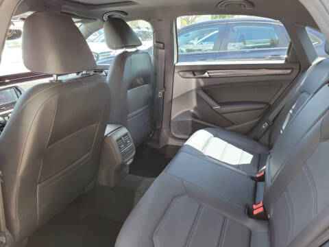 2022 Volkswagen Passat R-Line