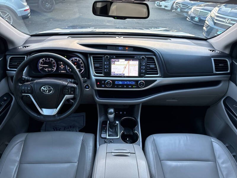 2015 Toyota Highlander XLE photo 23