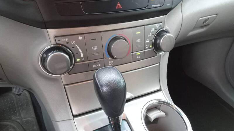 2011 Toyota Highlander SE