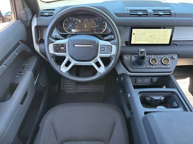 2023 Land Rover Defender 10