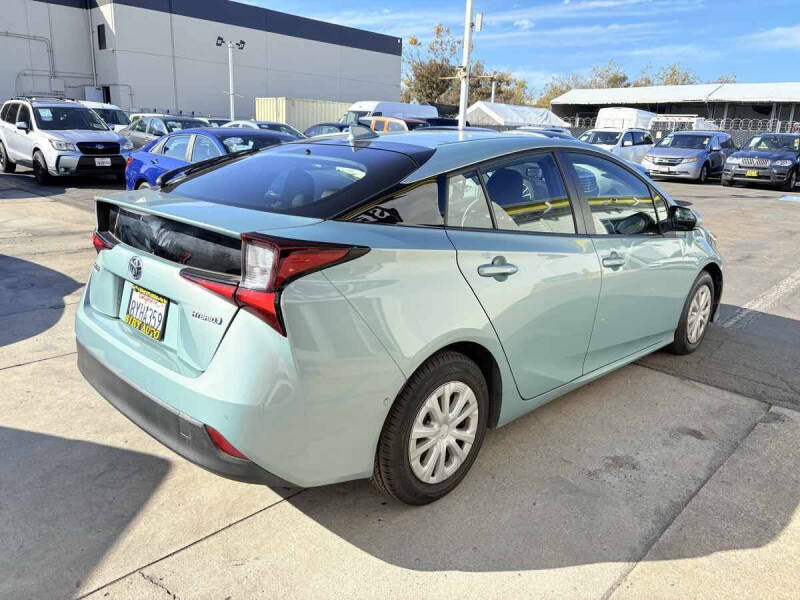 2022 Toyota Prius LE