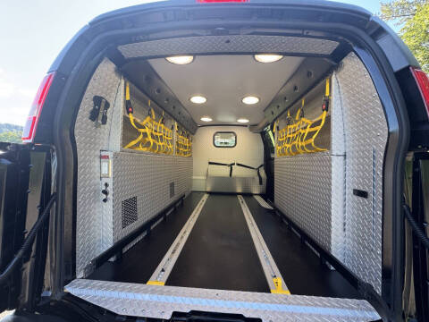 2017 GMC Savana 2500