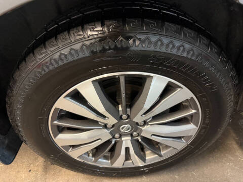 2017 Nissan Pathfinder SL