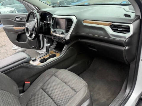 2017 GMC Acadia SLE-2