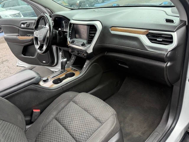 2017 GMC Acadia SLE-2