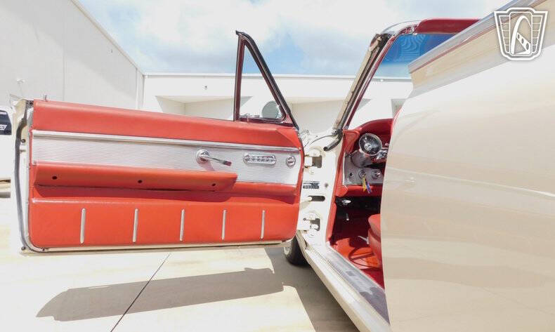 1962 Ford Thunderbird