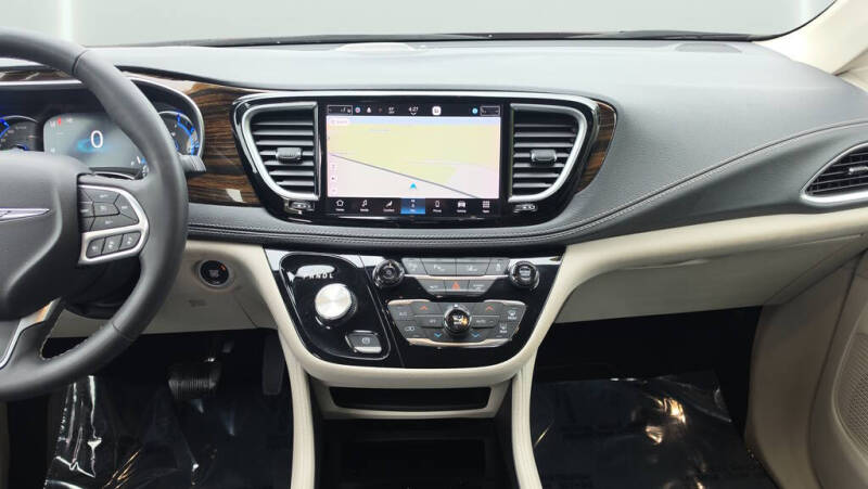 2023 Chrysler Pacifica Plug-In Hybrid Limited