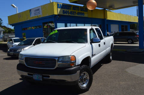 2002 GMC Sierra 2500HD for sale at Earnest Auto Sales in Roseburg OR