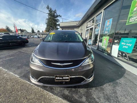 2017 Chrysler Pacifica Touring-L Plus