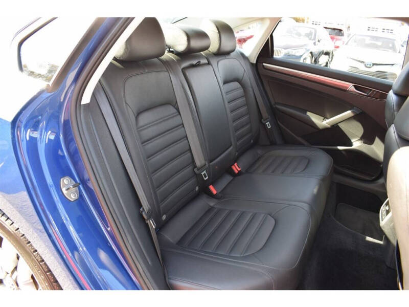 2017 Volkswagen Passat 1.8T SEL Premium