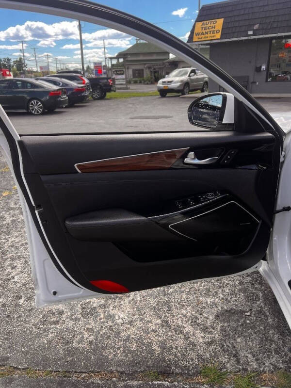 2017 Kia Cadenza Technology