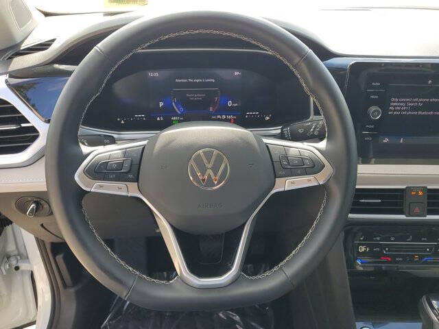 2025 Volkswagen Taos SE