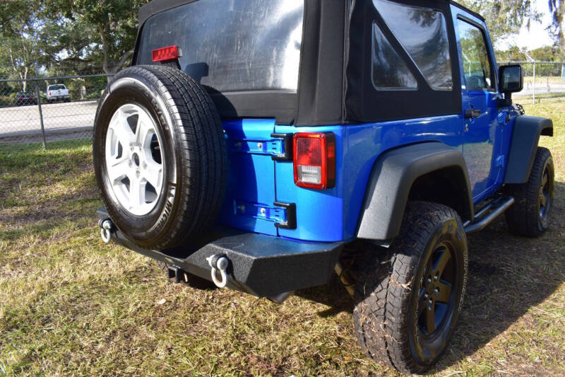 2015 Jeep Wrangler Rubicon photo 32