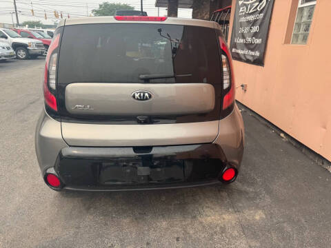 2016 Kia Soul +
