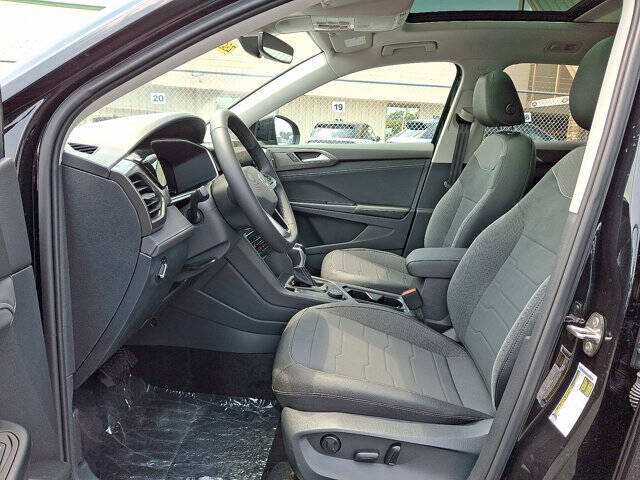 2025 Volkswagen Taos SE Black 4Motion